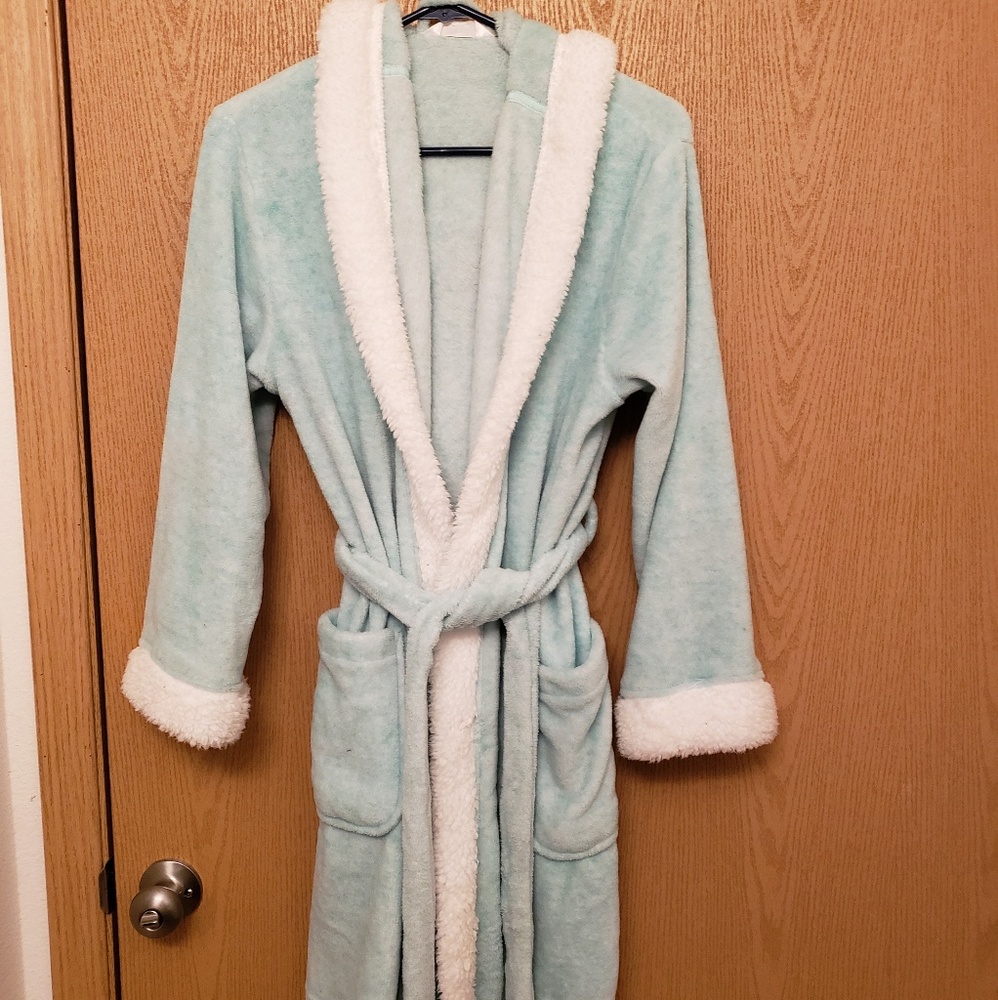 NWOT Cozy Green Robe S/M